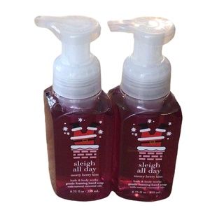 2 Sleigh All Day Merry Berry Kiss Foaming Hand Soap Bath & Body Works 8.75 fl.oz